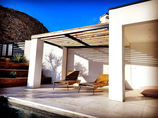 Pergola contemporaine terrasse piscine - La Métallerie Du Sud
