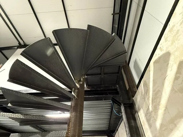 Escalier métallique hélicoïdal - La Métallerie Du Sud