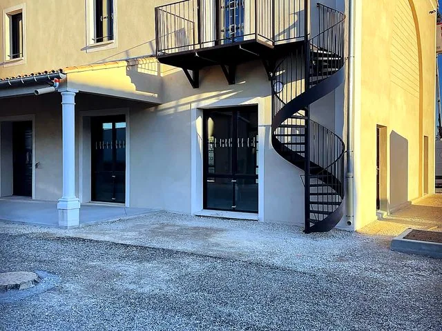Escalier métallique hélicoïdal pierre - La Métallerie Du Sud