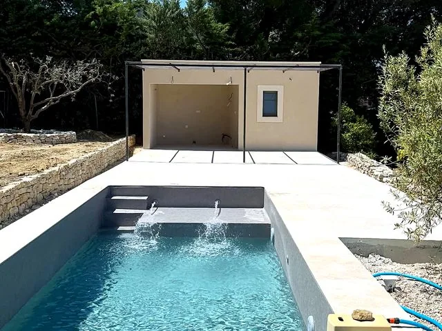 Pergola provençale pool house - La Métallerie Du Sud
