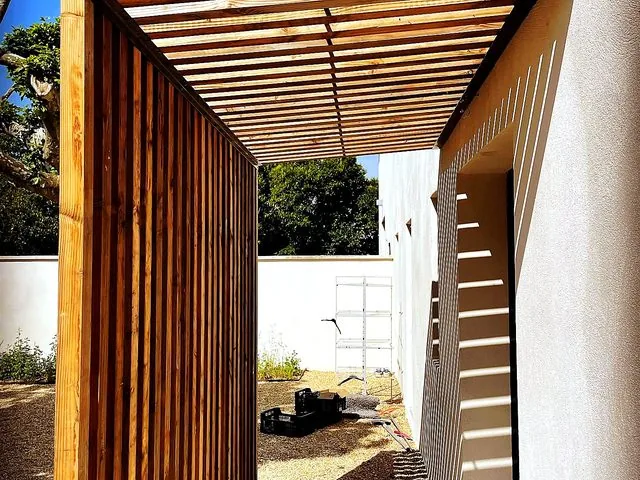 Pergola bois et métal - La Métallerie Du Sud